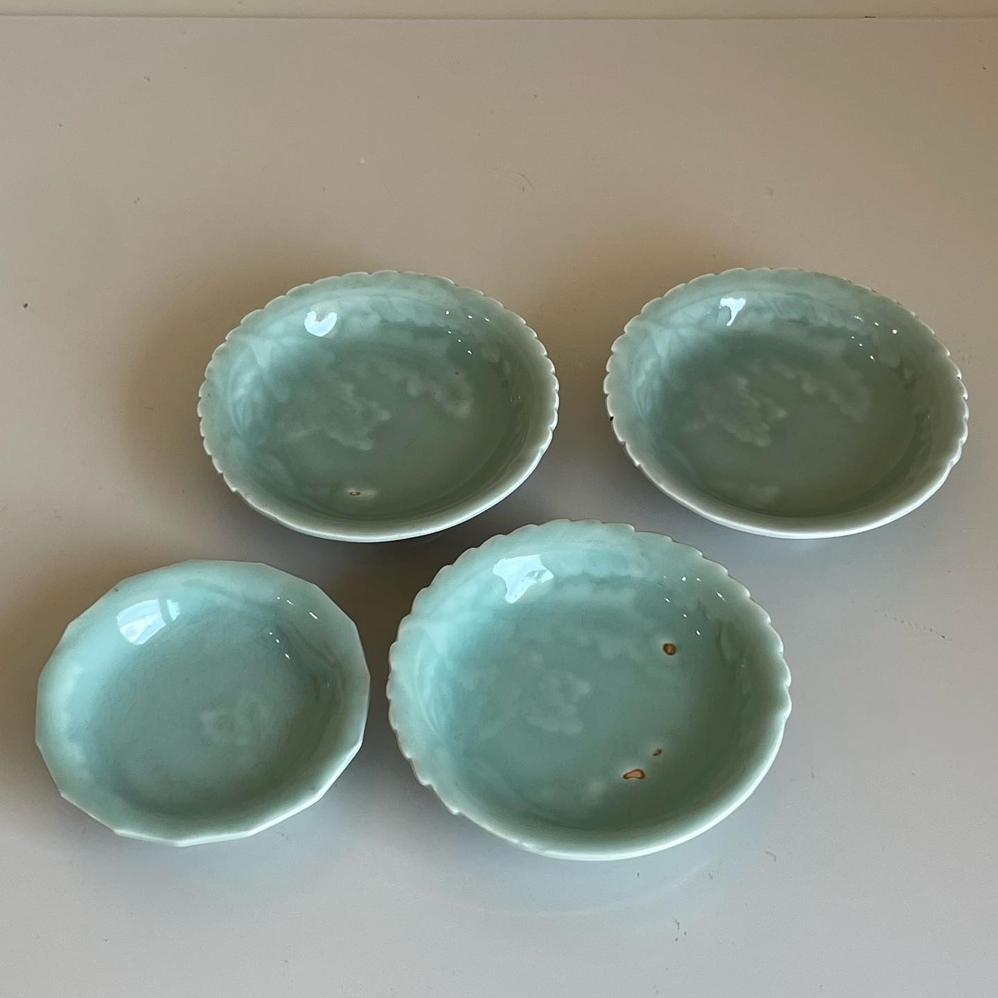 鍋島青磁大根文陽刻皿